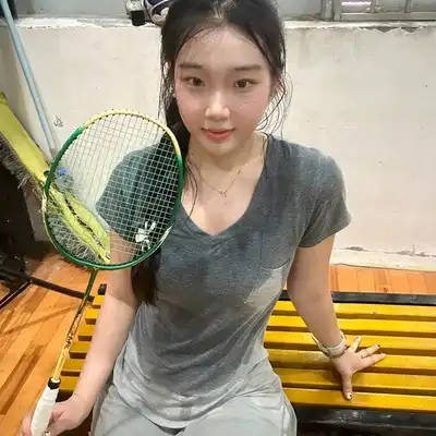 万成娜